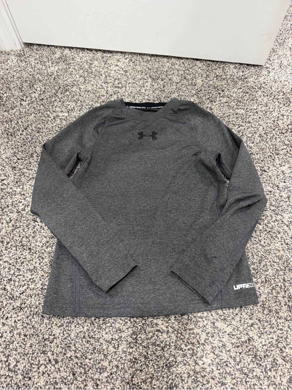 Under Armour HeatGear Boys YXS Gray Fitted Long Sleeve Crew Neck UPF 30+